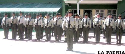 Efectivos policiales están de aniversario 
