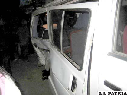 Parte posterior, donde el minibús recibió el impacto