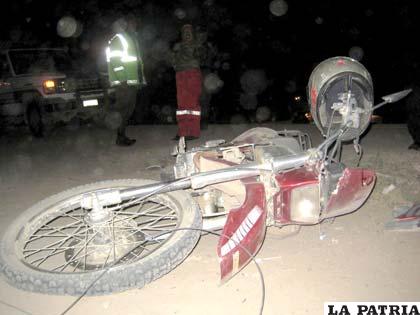 Motocicleta con visibles daños