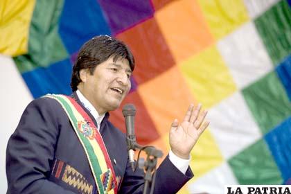 Morales quiere restablecer relaciones con “el imperio”