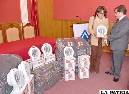 El gerente de Soboce, Carlos Espada, entregó donativo a la Alcaldía Municipal para los albergues de invierno