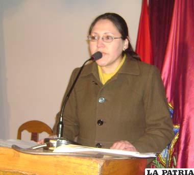 La responsable de proceso de contratación de la Gobernación, Katherine Medrano