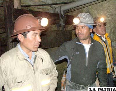 Los trabajadores mineros cooperativistas realizan su labor en parajes marginales