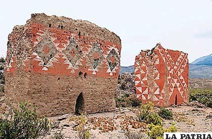 El chullpar de Villa Kollu, es expuesto en Cochabamba mediante una réplica