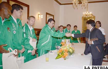 Evo Morales recibió a la Selección en Palacio de Gobierno (foto: APG)