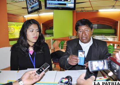 Noemí Patiño y Cleto Zunagua, miembros de la Red Viva