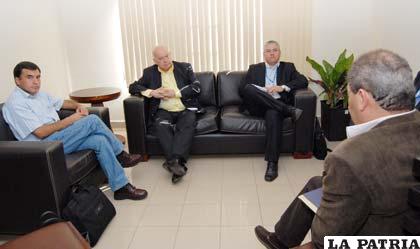 El secretario general de la OEA Miguel Insulza reunido con ministros del Gobierno Nacional