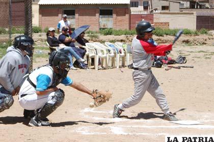 Beisbolistas orureños que intervienen en el torneo local