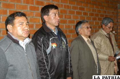 Jaime Loma junto a otros dirigentes del deporte 