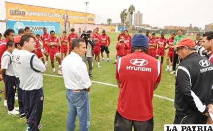 La selección peruana espera con todo a los colombianos (foto: elinti.com)