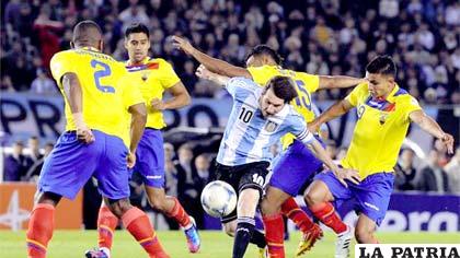 Lionel Messi fue la figura de la selección argentina que venció a los ecuatorianos (foto: foxsportsla.com)