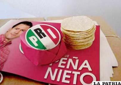 La campaña electoral está presente hasta en el papal para envolver tortillas (ARCHIVO)