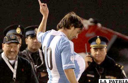 Sin duda que Messi le dedicó el gol a su futuro hijo (foto: clasico.com)