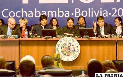 Correa tomó la palabra en la primera plenaria de la OEA e incomodó a Insulza (Foto APG)