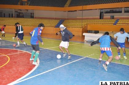 Salonistas orureños continúan entrenando