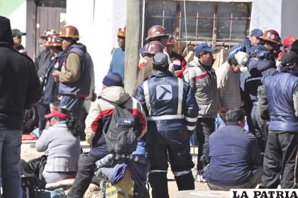 Mineros que trabajan con Sinchi Wayra en Colquiri 