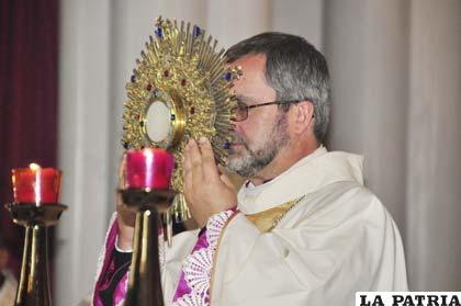 “El sacramento de la Eucaristía, es el símbolo de Alianza con Dios”, dijo Monseñor Bialasik