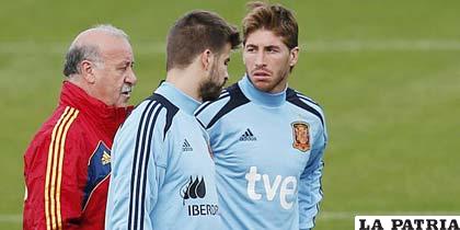 Del Bosque, Piqué y Ramos (foto: elmundo.es)