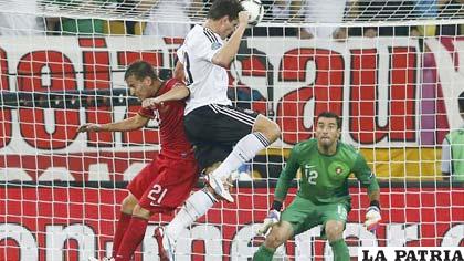 Mario Gómez anotó el único gol de Alemania (foto: yahoo.com)