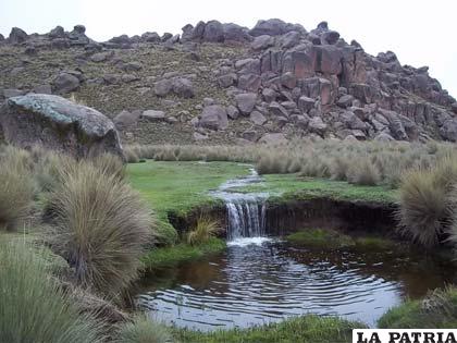 Paisaje de la zona donde se encuentra el cerro del “Gran Inca Pukara” en el ayllu Bombo