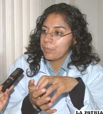 Sandra Castro Cari, reumatóloga 