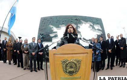 Cristina Fernández presidenta de Argentina defenderá su derecho de propiedad sobre las Islas Malvinas en la ONU /diario.latercera.com