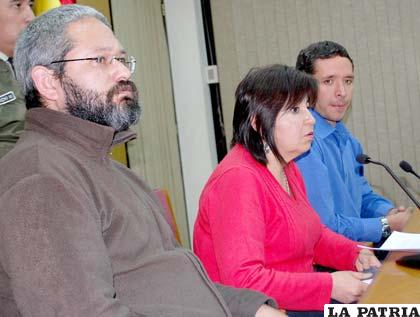 Teresa Morales, (centro) afirmó en rueda de prensa que Ametex tuvo 