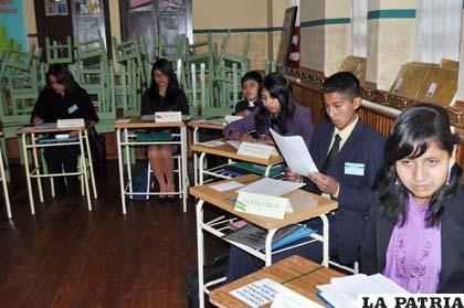 Estudiantes analizan temas de coyuntura y con visión propia, en el “Bethmunor”