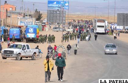 Un bloqueo de algunas horas protagonizaron los mineros cooperativistas en Caracollo
