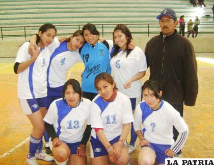 El equipo de San Francisco en el futsal damas 