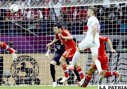 Del cotejo entre República Checa y Polonia, en un cotejo arduamente disputado. (EUROCOPA 2012.COM) 