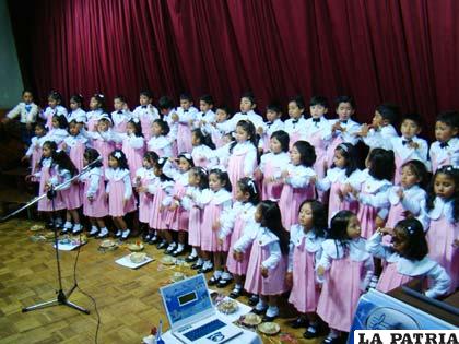 Coro del Jardín de Niños Soria Galvarro ganó en el concurso