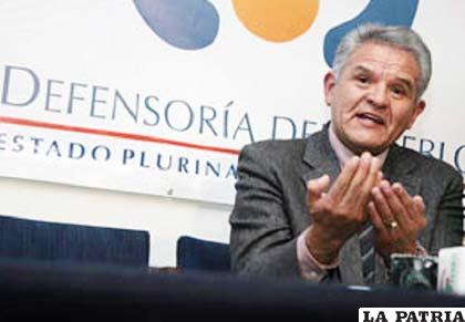 Rolando Villena defensor del pueblo propone elaborar una propuesta de salud basada en los derechos humanos /radiofides.com