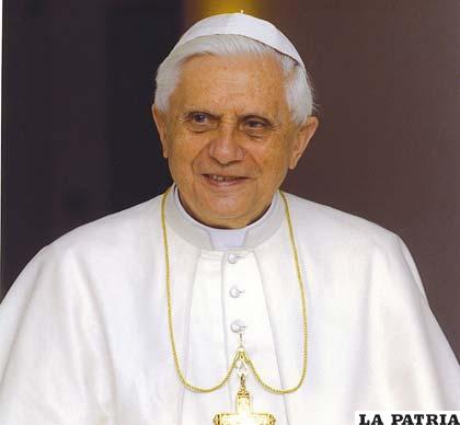 El Papa Benedicto XVI recibió a componentes de la comisión que investiga la filtración de documentos en el Vaticano