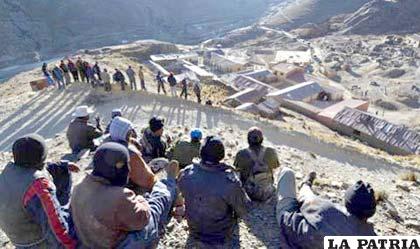 Cooperativistas buscan consolidarse de manera ilegal en la mina Himalaya (Foto elsol.com)