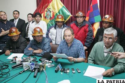 Mineros sindicalizados, cooperativistas y autoridades del Gobierno llegaron a un acuerdo final (Foto APG)