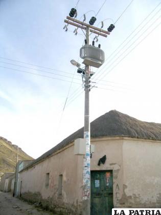 Pobladores de Salinas cuentan con un sistema de electrificación