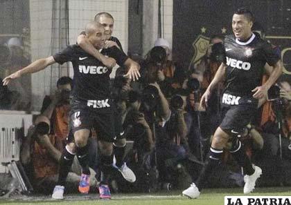 Émerson Sheik anotó el gol de Corinthians en el partido de ida (foto: foxsportsla.com)
