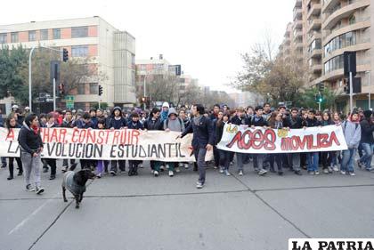 Estudiantes piden educación gratuita a cargo del gobierno chileno /ti.blogspot.com
