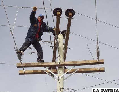Hay denuncias sobre irregularidades en proyectos eléctricos