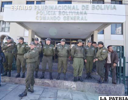 Policías de alto rango se concentraron en el Comando General