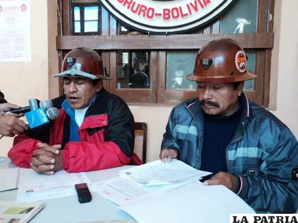 Mineros en conferencia de prensa, respaldaron a policías