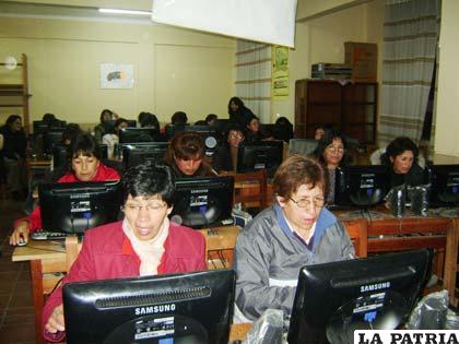 Cursos de capacitación para el manejo de computadoras portátiles