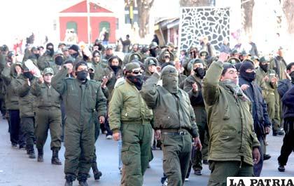 Efectivos policiales recuerdan un aniversario más de la institución del orden con marchas de protesta 
APG
