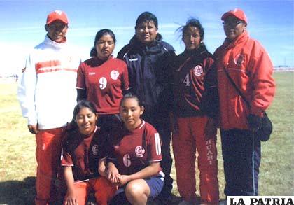 Atletas que participaron en el certamen de Huari 