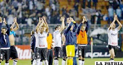 Los jugadores de Corinthians celebran el triunfo (foto: publimetro.com)