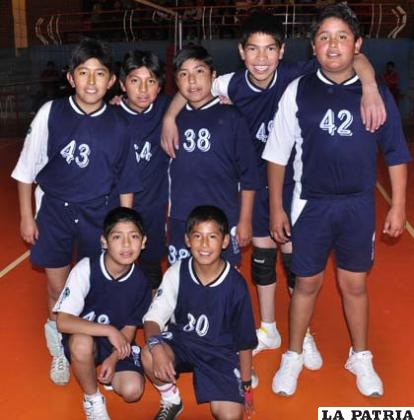 Jugadores del equipo de Upal en mini niños