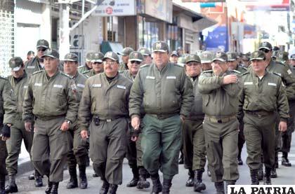 Autoridades policiales participaron de la marcha de protesta de los “clases” 