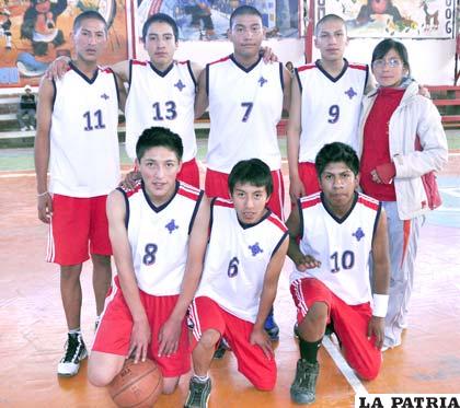 Integrantes del equipo de básquet del colegio Jesús María 
