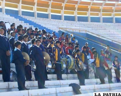 La banda del colegio Sainz estuvo ensayando en el estadio 